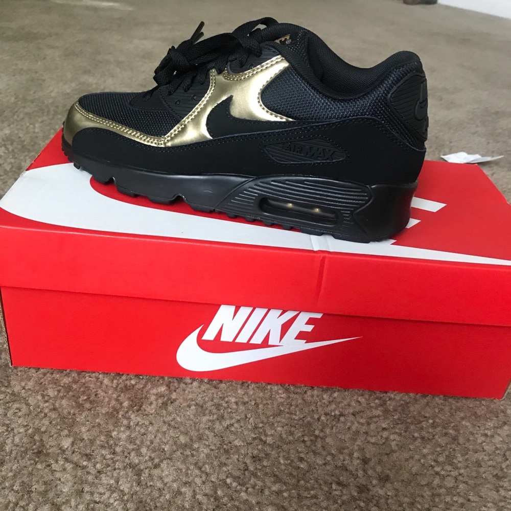 BRAND NEW W/BOX - NIKE AIR MAX 90 MESH SIZE 7